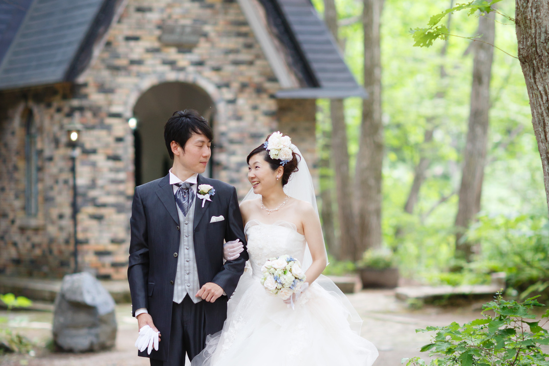 和田野の森教会前で、結婚式の撮影